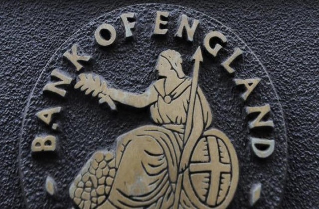 El Banco de Inglaterra, en línea con lo esperado, mantuvo tipos estables en el 5,25% y apuntó a que puede iniciar los recortes antes que la Fed