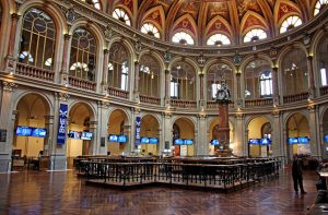 Interior del palacio de la Bolsa de Madrid
