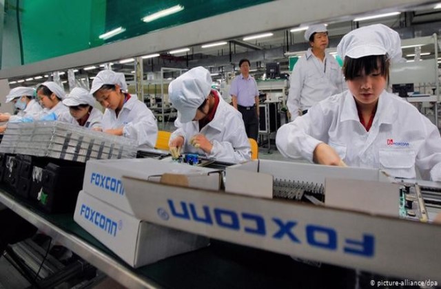 Chinese company FoxConn, which supplies components to Apple, is in talks with Saudi Arabia to build a factory in the country