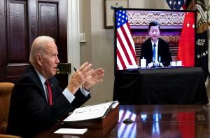 Joe Biden y Xi Jinping hablando vía telemática