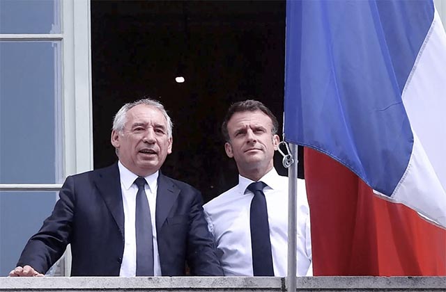 El nuevo primer ministro francés, François Bayrou, con el presidente Emmanuel Macron