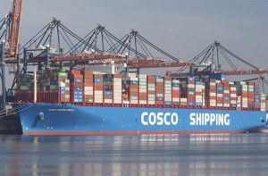 Barco con carga de Cosco Shipping Lines