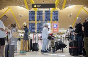 Pasajeros en el aeropuerto de Barajas